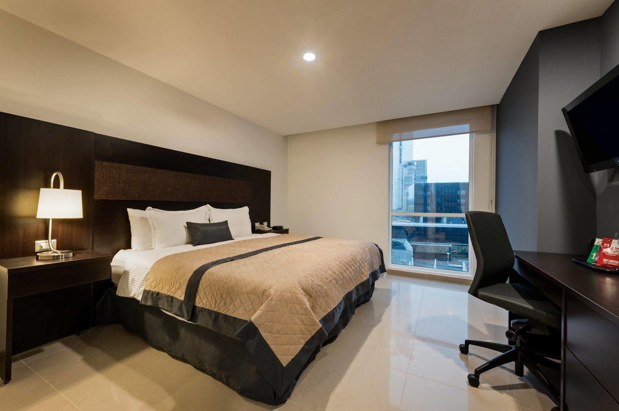 Wyndham Garden Guadalajara Acueducto Hotel Zapopan Exterior foto